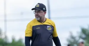 Enderson Moreira exalta desempenho de equipe alternativa na Copa Sul-Sudeste