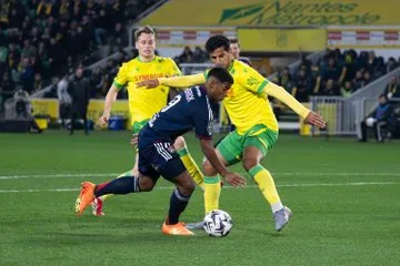 Endrick e expulso mas lyon vence no frances