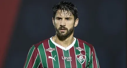 Everaldo Fluminense Athletico 2026 mercadodabola