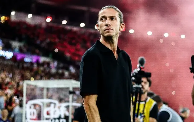 Filipe Luís minimiza vice do Flamengo e é xingado pela torcida