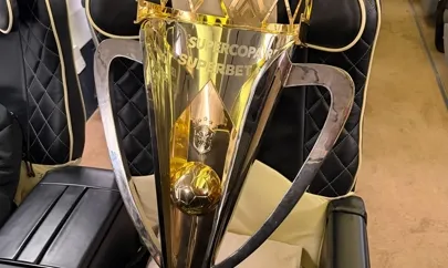 Corinthians negocia até 10 novos patrocínios após títulos