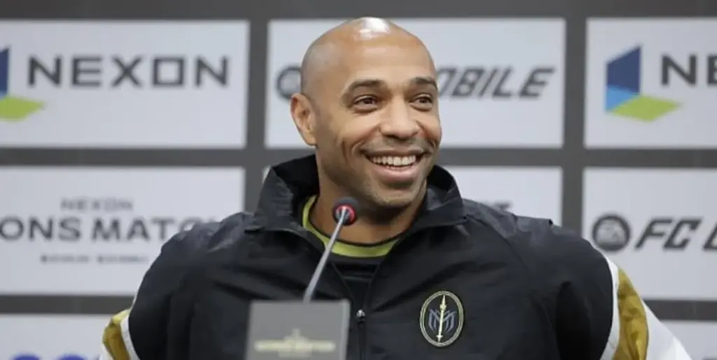 Henry se solidariza com Vinícius Júnior e ironiza atleta do Benfica