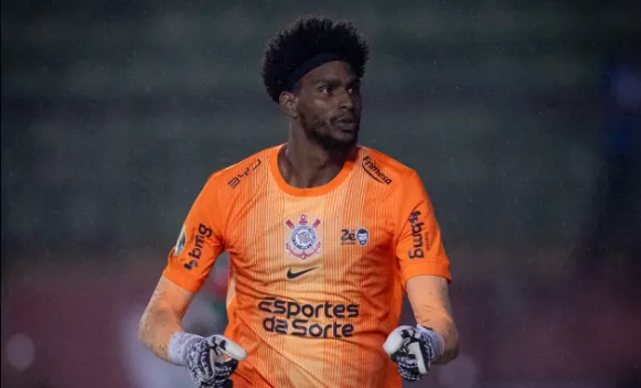 Hugo Souza sofre racismo apos eliminar portuguesa