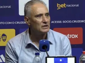 Tite encara protestos da torcida do Cruzeiro e vê pressão aumentar