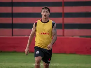 Uma semana após saída, Guarani oficializa empréstimo de volante ao Campinense