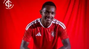 Internacional adquire Raykkonen e amplia vínculo até 2029