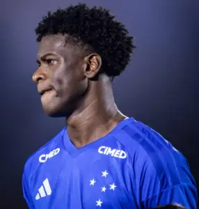 Tite perde zagueiro e atacante por lesão diante do Coritiba