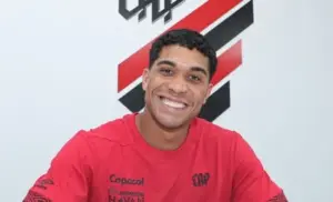 Athletico-PR renova contrato de Julimar até 2028