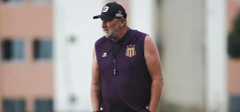 Luciano Quadros durante treino do Sampaio Corrêa (Foto: Ronald Felipe-SCFC)