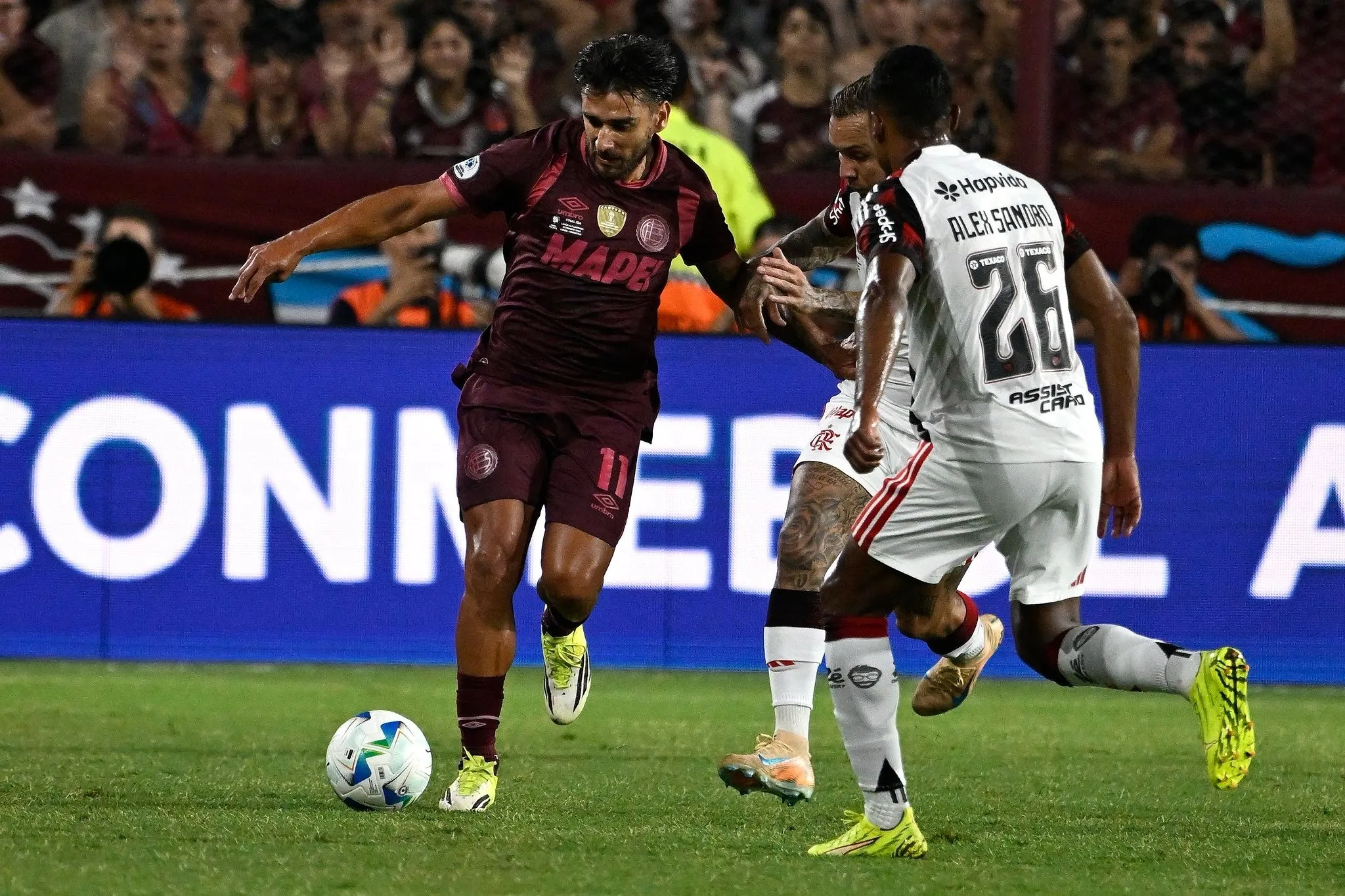Lanús 1 x 0 Flamengo - Rubro-Negro sai perdendo na Recopa! (Foto: Divulgação/Lanús)