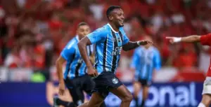 Botafogo confirma Edenilson após saída do Grêmio