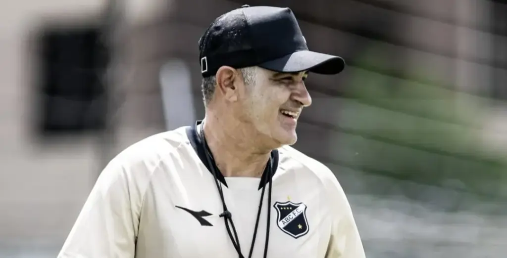 Marcelo Chamusca durante treino (Foto: Divulgação-ABC)