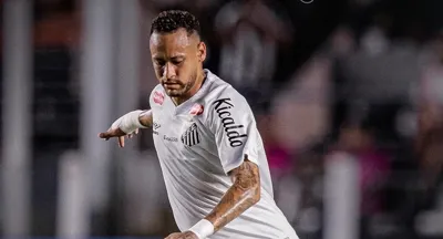 Neymar celebra desempenho mesmo com queda do Santos