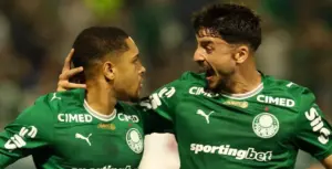 Vitor Roque treina e Palmeiras Martínez volta antes da decisão