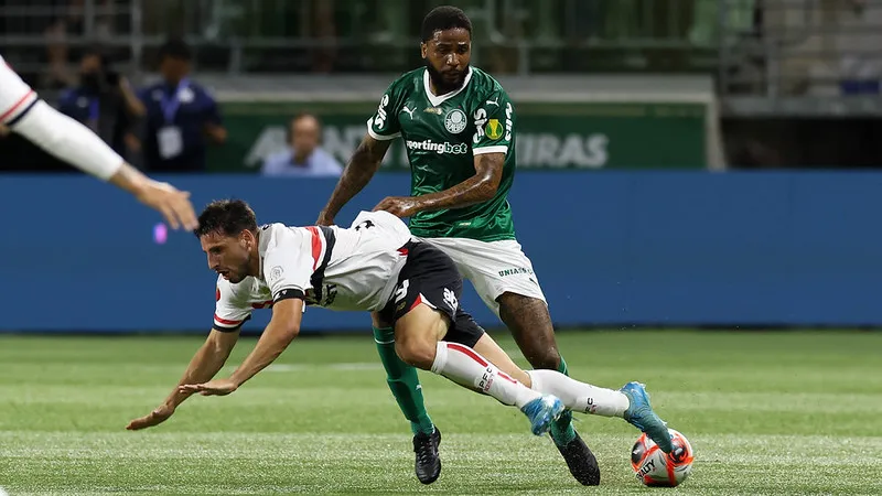 Palmeiras e Sao Paulo se reencontram apos um ano de pol