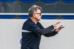 Juan Carlos Osório 'demite' Sávio por indisciplina no Remo e lateral rebate: 'Comprometido'