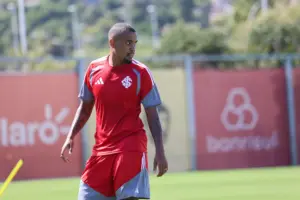 Apresentado no Inter, Alerrandro cita passagem na Europa e mira retomada