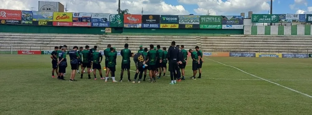 Elenco do Rio Preto reunido no Estádio Riopretão (Foto: Oscar Silva)
