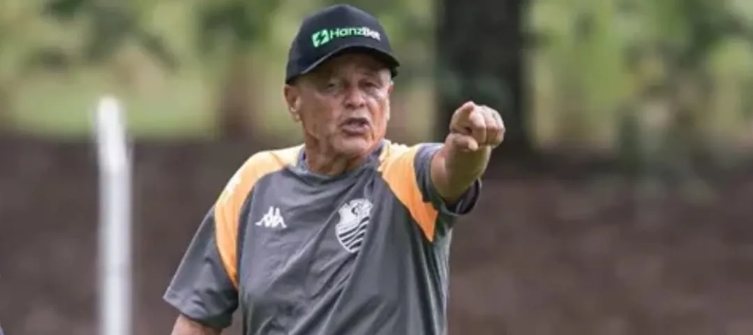 Roberval Davino durante treino (Foto: Bárbara Pires-Comercial FC)