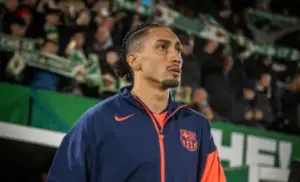 Raphinha vira desfalque no Barcelona, que descarta lesão grave