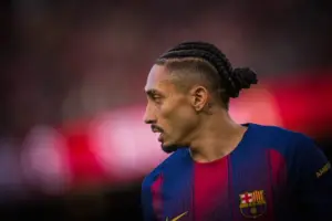 Raphinha vira dúvida no Barcelona para semifinal da Copa do Rei