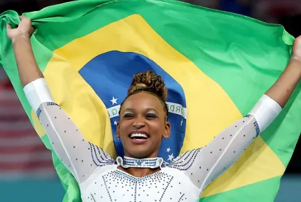 Rebeca Andrade porta bandeira jogos de inverno