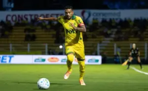 Reinaldo critica arbitragem após empate do Mirassol