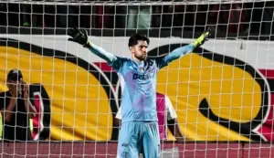 Flamengo vê Rossi atingir marca histórica após vitória