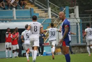 PAULISTÃO A4 RIVALO: São-Carlense mantém 100% e São Caetano desencanta