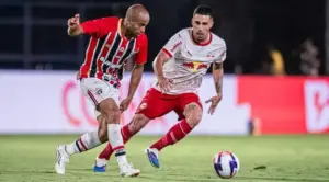 Falhas do goleiro Cleiton facilitam a vitória do São Paulo