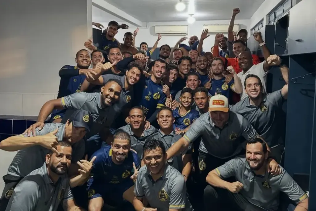 GOIANO: Aparecidense goleia no jogo de volta e garante permanência (Foto: Divulgação/Aparecidense)