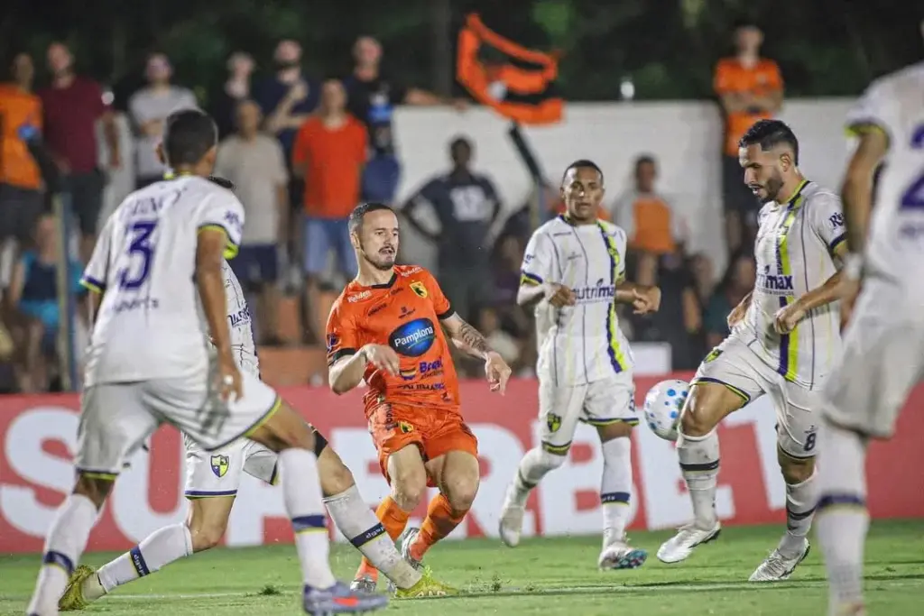 Santa Catarina 2 x 0 Iape - 1ª vitória na história da Copa do Brasil (Foto: Rolf Junior/Santa)