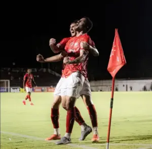 Noroeste 2 x 0 Velo Clube - Norusca desencanta, respira e complica Galo Vermelho