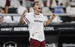 Vasco 0 x 1 Fluminense - Flu segura vitória com um a menos no Carioca