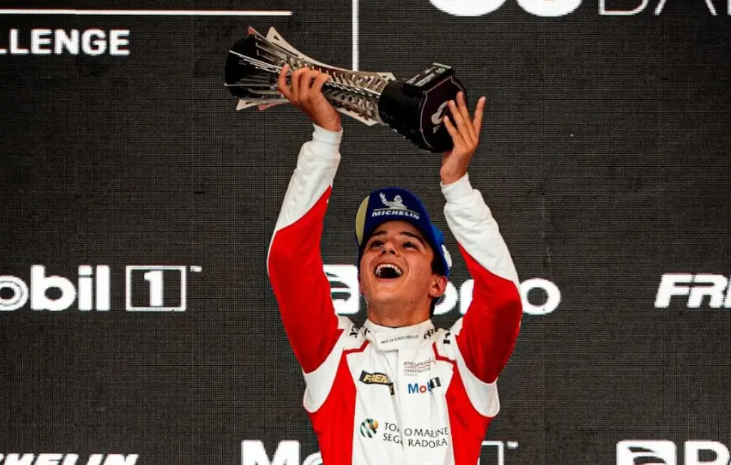 Filho de Massa faz história e vence na estreia da Porsche Carrera Cup