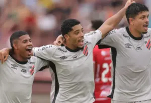 PARANAENSE: Athletico e Londrina avançam; Galo Maringá é o primeiro rebaixado