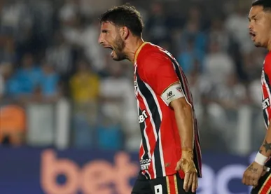 Calleri marca para o São Paulo no San-São