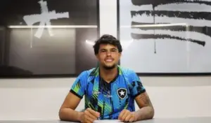 Bruno Samudio assina seu 1º contrato profissional com o Botafogo
