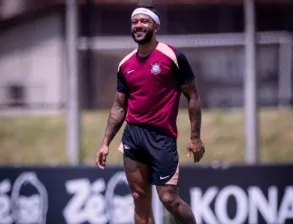 Depay demonstra desejo em seguir no Corinthians