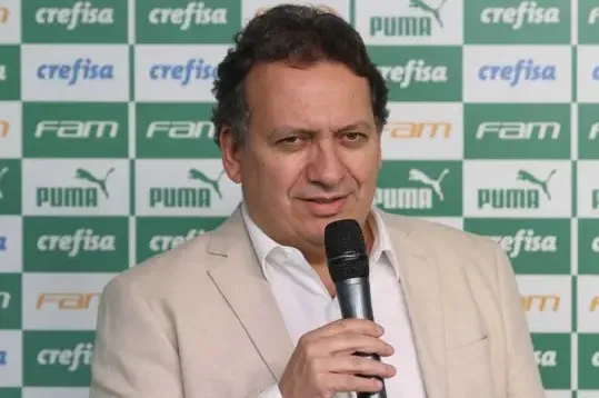Vice do Palmeiras fala sobre negociação por reforços: 'A gente não sossega'