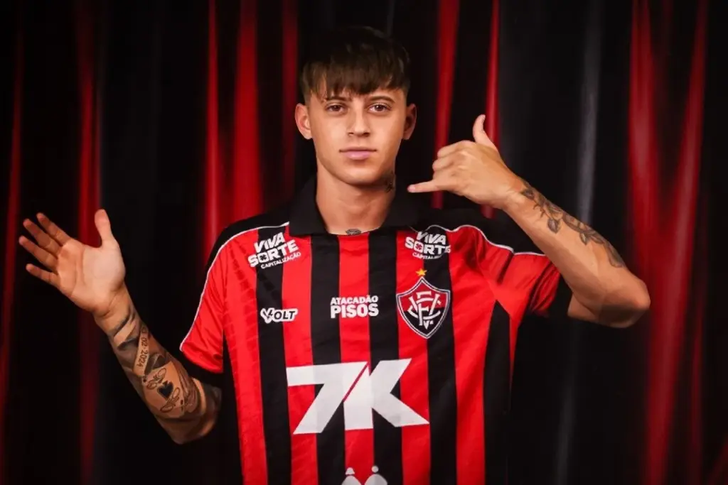 Vitória aposta em atacante argentino e fecha acordo por Diego Tarzia (Foto: Victor Ferreira/ECV)