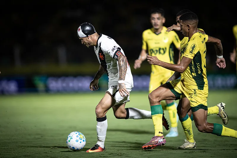 Vasco e Chapecoense se enfrentam no Brasileirao 1