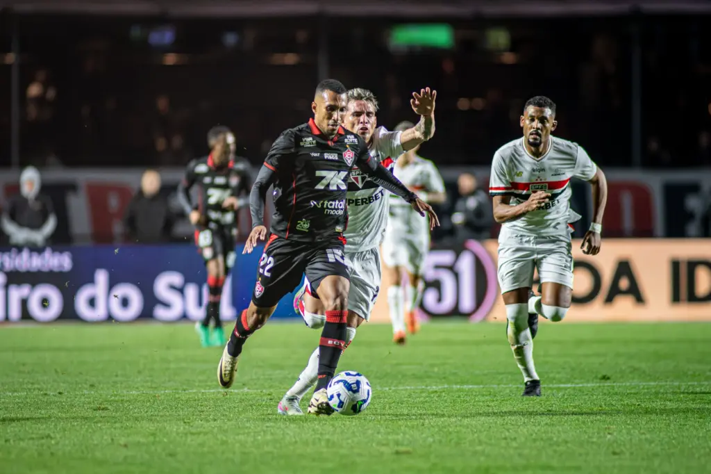 Vitória detalha disputa judicial e liberação de Lucas Braga 2 Vitória detalha disputa judicial e liberação de Lucas Braga (Foto: Victor Ferreira/ECV)
