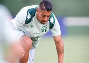 Guarani faz proposta pela renovação de Ralf