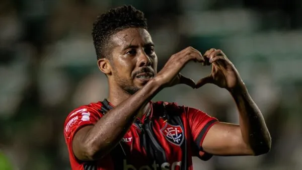 Ex-Vitória, volante Willian Oliveira cobra dívida milionária (Foto: Victor Ferreira/ECV)