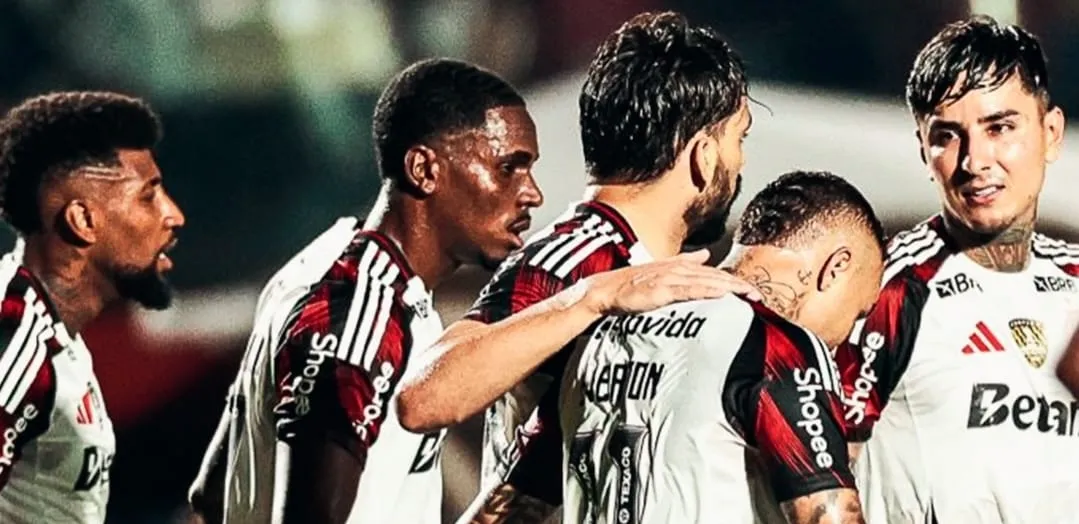 Jogadores do Flamengo reunidos (Foto: Adriano Fontes-CRF)