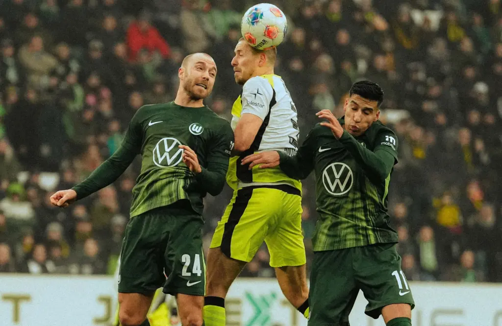 ALEMÃO: Dortmund vence com gol no fim e mantém perseguição ao líder Bayern