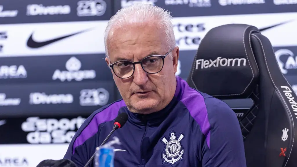 Dorival Júnior destaca evolução dos laterais do Corinthians: 'Entre os melhores do País'