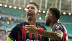 Bahia confirma retorno de Everaldo após falta de espaço no Fluminense