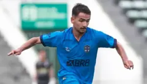 Ian Brito faz golaço e se torna o jogador mais jovem a marcar no Candangão